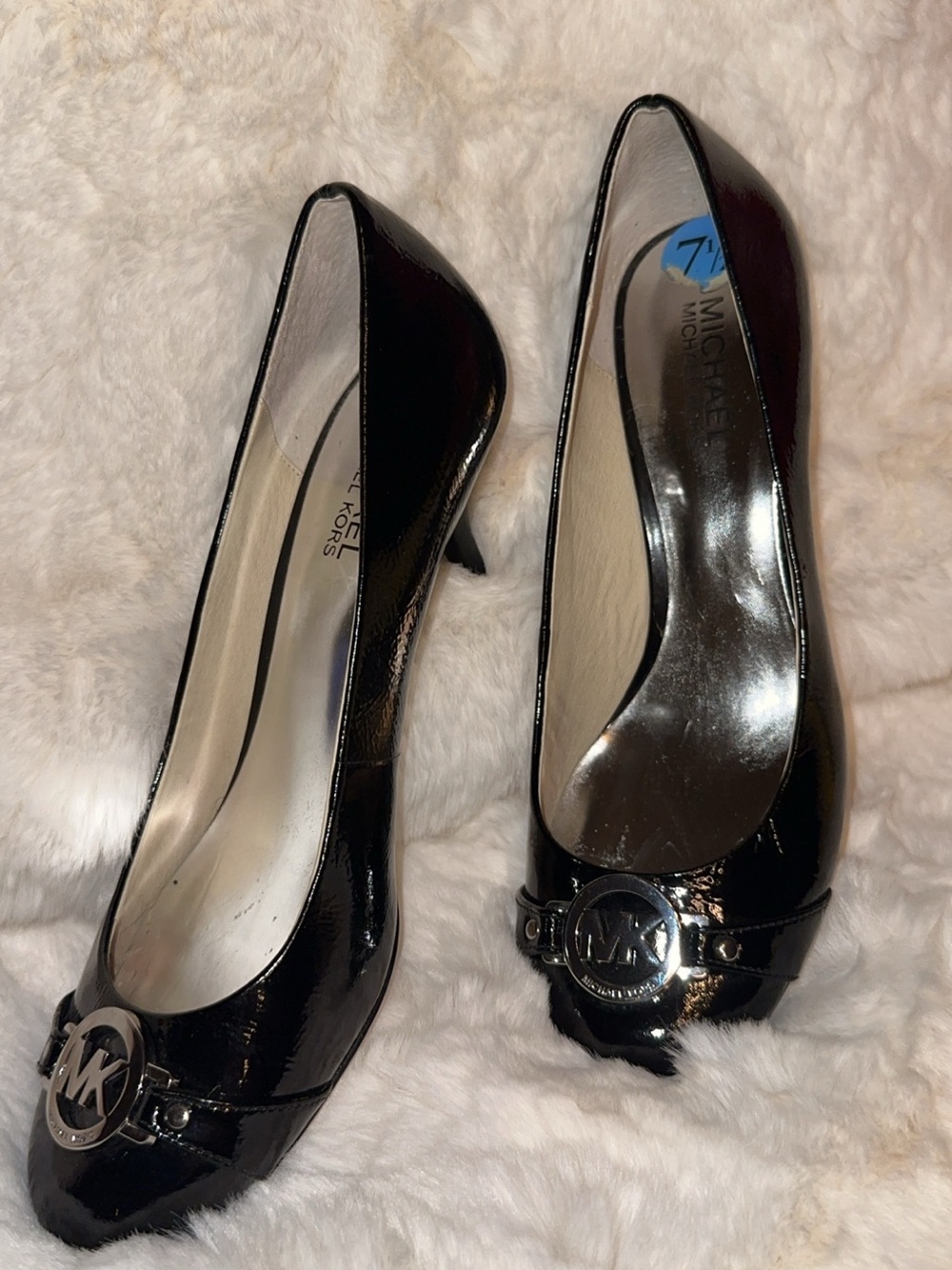 Michael Kors Black Patent Leather Icon Logo Pumps - Picture 4 of 7